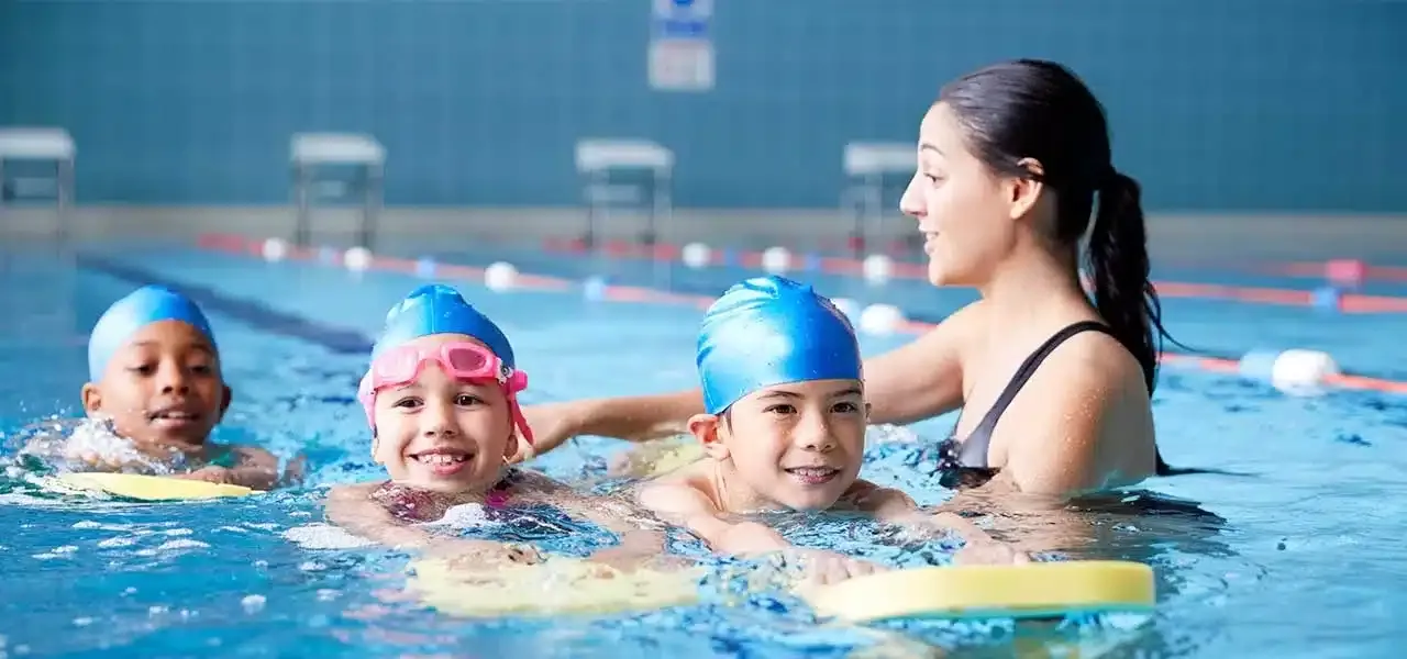 Kids in a low-ratio group swim class